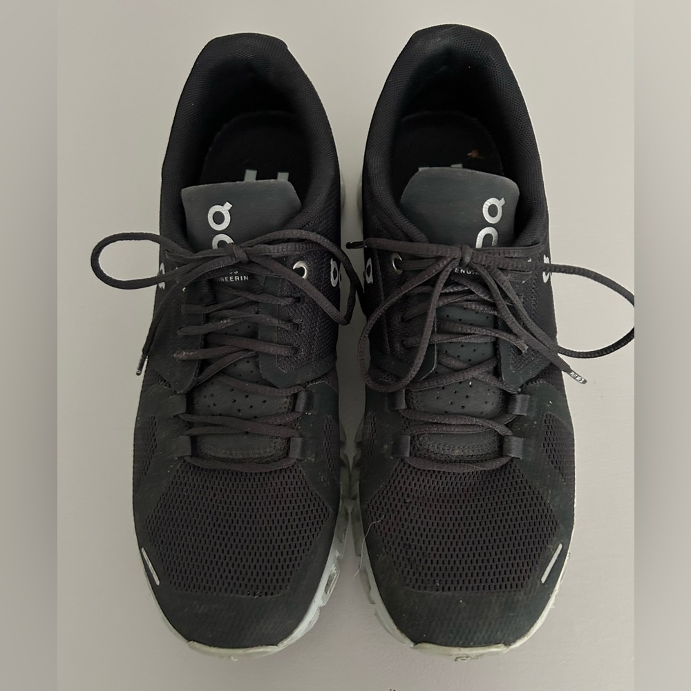 On Cloud Sneakers Size 8.5